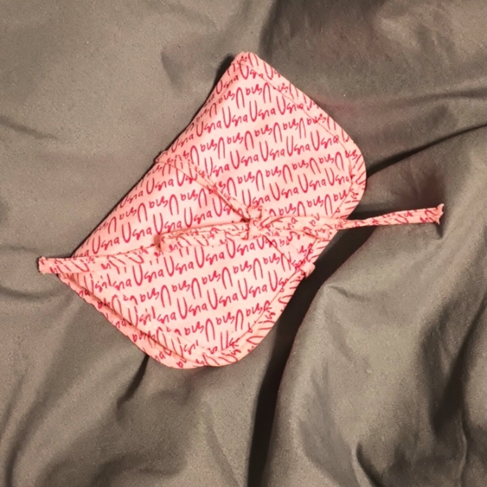 Vera Neumann UGNA pink jewelry bag